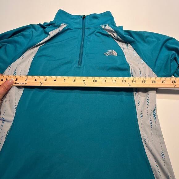 The North Face Women’s Teal Quarter Zip Pullover Size Medium - Picture 6 of 7